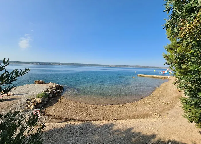 Daire Maslenica-bougainvillea Maslenica